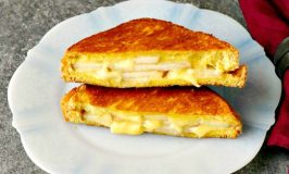 Smokey applewood gouda and crispy, sweet pears make the most amazing combination. Applewood Gouda and Pear Grilled Cheese is a delicious grilled cheese that everyone will love!! #SundaySupper