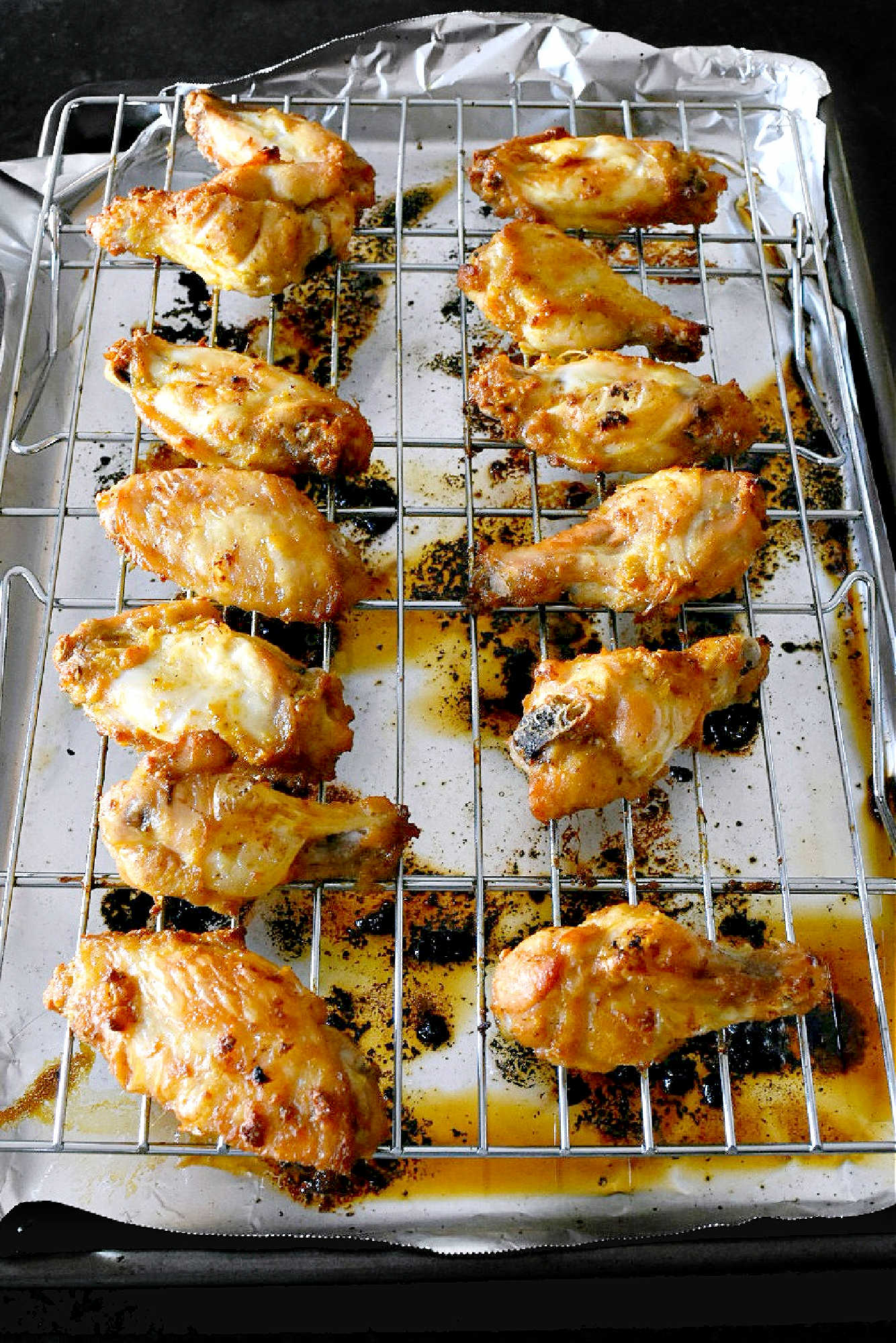 Get ready to impress your friends with these mouthwatering garlic peri-peri baked wings! Easy to make, hard to resist. #PeriPeriMagic #GarlicWingHeaven #SpicySavoryBites #WingWednesdayDelight #BakedNotFriedFlavor #GarlicPeriPeriWings #SpicyWings #FlavorfulBites #Wingspiration #WingLoversUnite