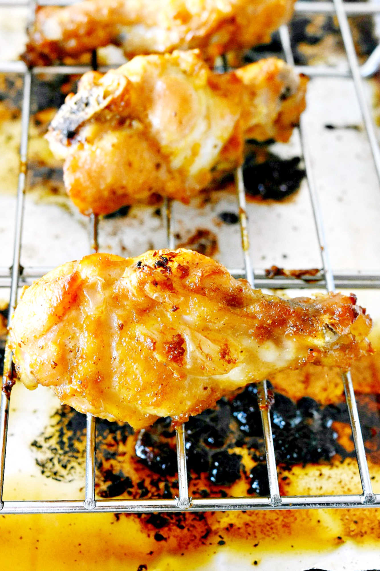 Get ready to impress your friends with these mouthwatering garlic peri-peri baked wings! Easy to make, hard to resist. #PeriPeriMagic #GarlicWingHeaven #SpicySavoryBites #WingWednesdayDelight #BakedNotFriedFlavor #GarlicPeriPeriWings #SpicyWings #FlavorfulBites #Wingspiration #WingLoversUnite