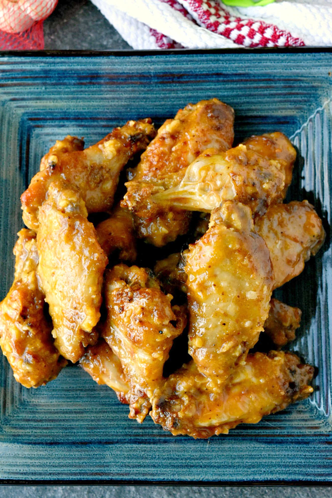 Get ready to impress your friends with these mouthwatering garlic peri-peri baked wings! Easy to make, hard to resist. #PeriPeriMagic #GarlicWingHeaven #SpicySavoryBites #WingWednesdayDelight #BakedNotFriedFlavor #GarlicPeriPeriWings #SpicyWings #FlavorfulBites #Wingspiration #WingLoversUnite