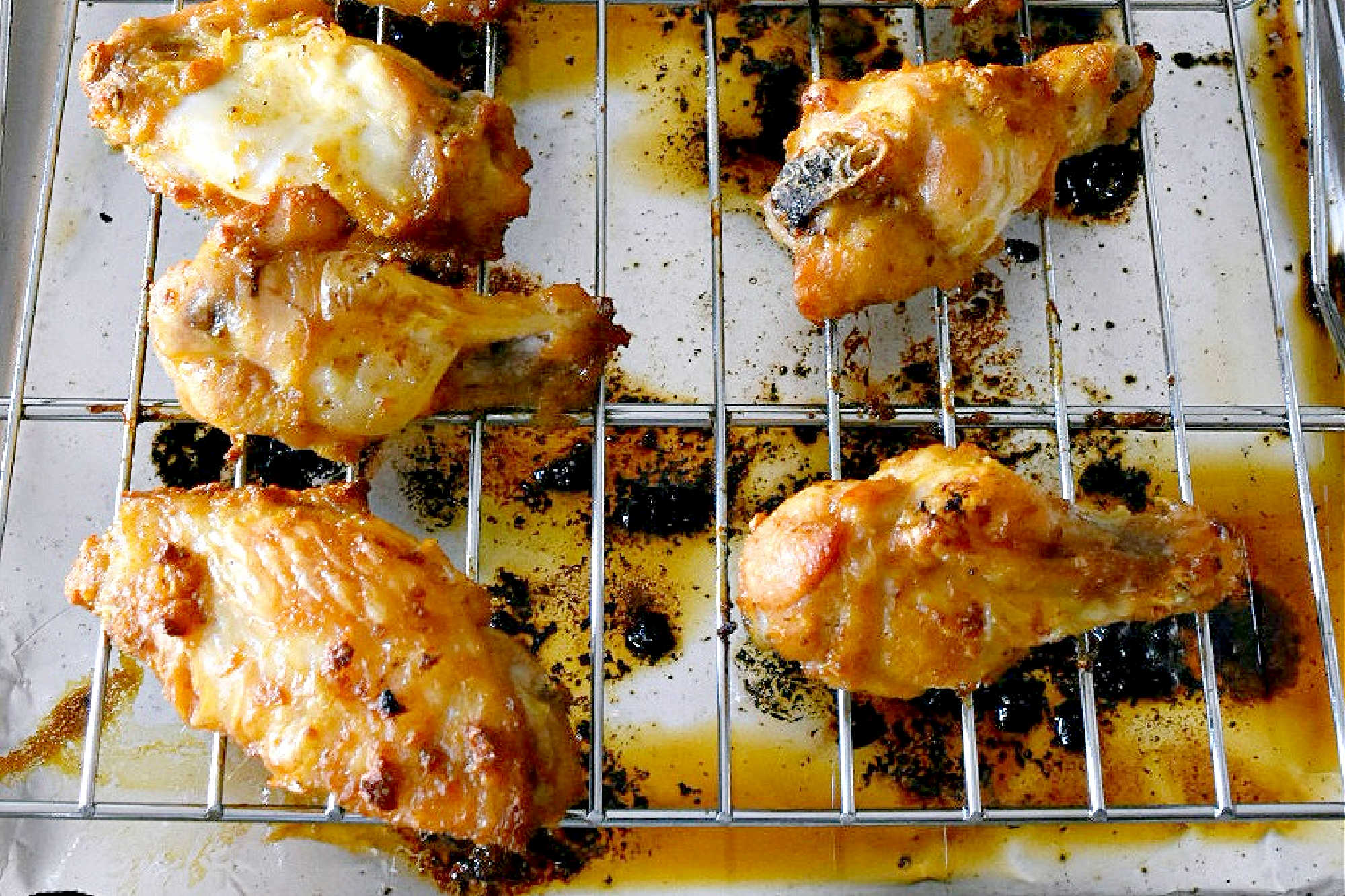 Get ready to impress your friends with these mouthwatering garlic peri-peri baked wings! Easy to make, hard to resist. #PeriPeriMagic #GarlicWingHeaven #SpicySavoryBites #WingWednesdayDelight #BakedNotFriedFlavor #GarlicPeriPeriWings #SpicyWings #FlavorfulBites #Wingspiration #WingLoversUnite