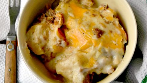 Biscuits and gravy are now in a delicious and easy casserole! Biscuits and Gravy Bubble Up have all the flavors of traditional biscuits and gravy, but in a hearty and easy casserole form for #BrunchWeek.