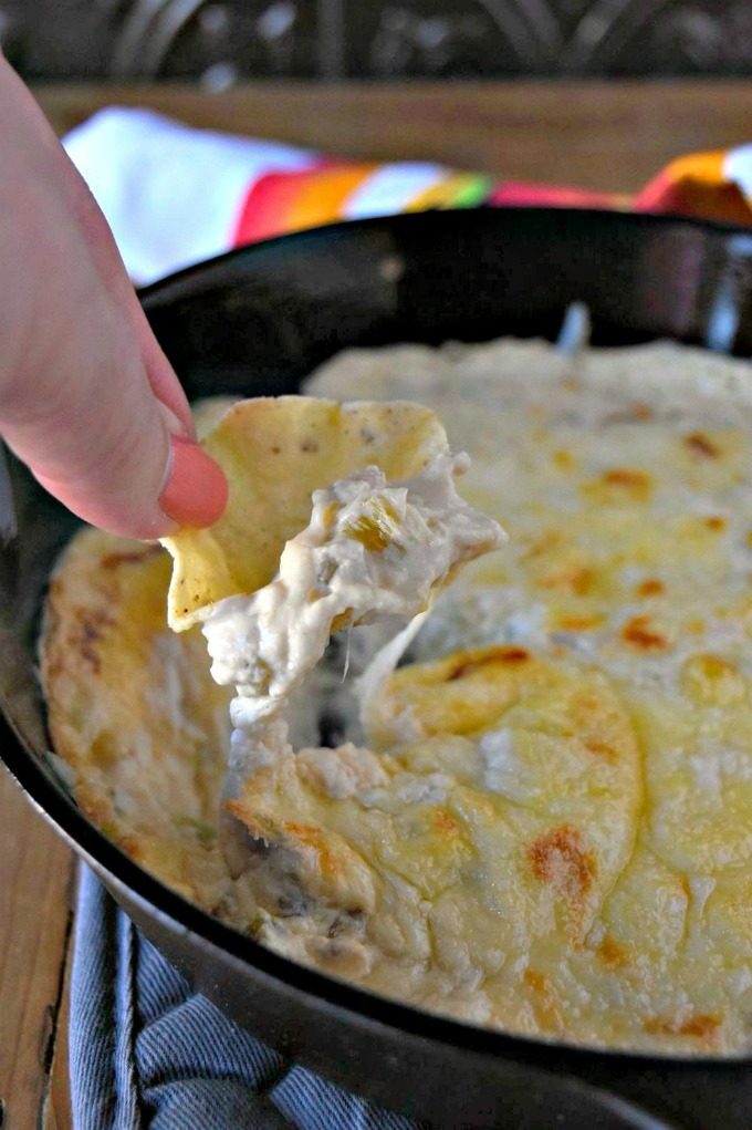 This Skillet Jalapeno Popper Dip recipe is fabutastic! Your guests will devour it and ask for more! #DairyMonth
