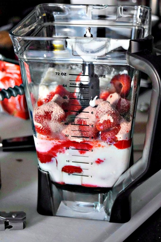 Homemade Strawberry Frozen Yogurt Popsicles. #FreakyFridayRecipes