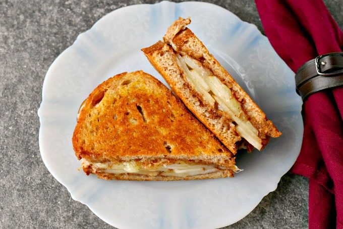 Almond Apple Manchego Grilled Cheese #AppleWeek
