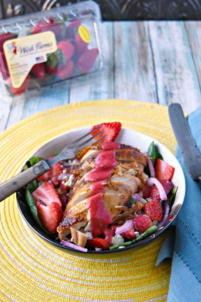 Strawberry Chicken Spinach Salad #SundaySupper