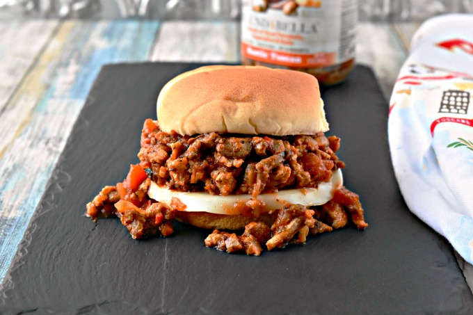 BLENDABELLA Rustic Tuscan Portobello blend combined with farmers market fresh ground chicken make for an amazingly quick and DE-licious weeknight dinner.  The complex flavors in these Tuscan Chicken Sloppy Joes can be serve for any night of the week.  They’re great on buns for your family or on top of lettuce for guest worthy appetizers.