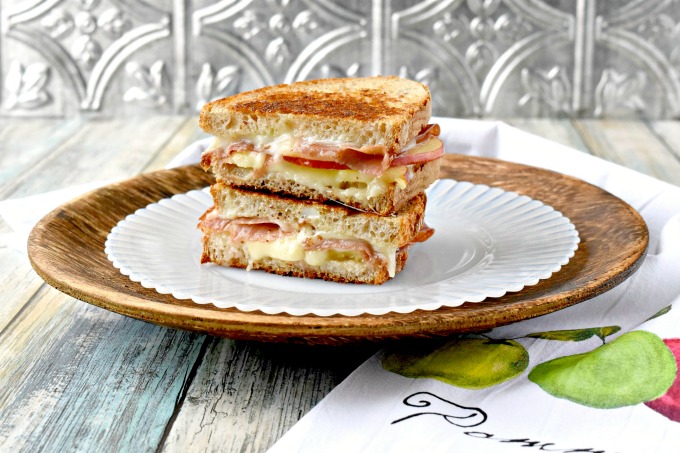 Apple Jamon Fontina Grilled Cheese are a sweet and savory sandwich everyone will devour!  The sweet apples, the salty jamon, and the creamy Fontina all come together in this decadently delicious grilled cheese sandwich.  They're easily grilled up on the Swiss Diamond, two burner griddle.   #AppleWeek