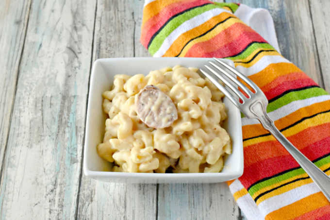 Beer and Brats Mac n Cheese has three kinds of cheese, craft beer, and delicious bratwurst sausages. Since the flavor of the Queso Mahon-Menorca cheese pairs well with a nice craft beer I wanted to combine the two into a delicious and hearty macaroni and cheese. #mahónmenorcacheese #cheesefromspain #eurocheeses