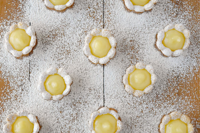 These dainty little flowers are super easy to make. Even the curd is easy because it’s made in the microwave! Lemon Daisy Tartlets are super cute and packed with sweet tart flavor of fresh lemon curd. They’re perfect for spring time menus! #SpringSweetsWeek