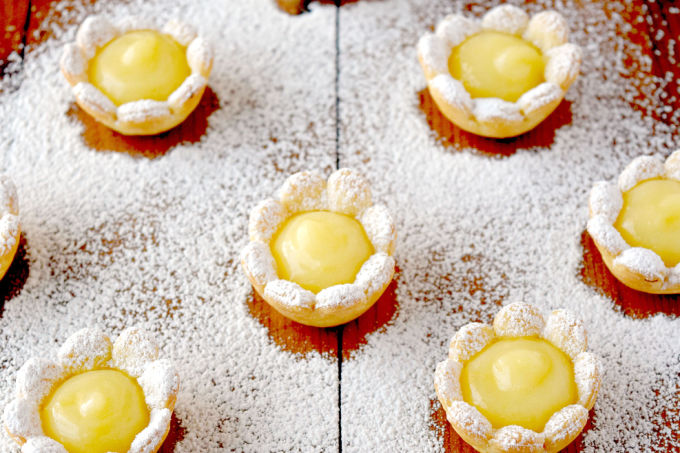 These dainty little flowers are super easy to make. Even the curd is easy because it’s made in the microwave! Lemon Daisy Tartlets are super cute and packed with sweet tart flavor of fresh lemon curd. They’re perfect for spring time menus! #SpringSweetsWeek