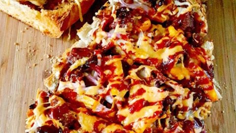 With some Texas Bold & Spicy barbecue sauce and rotisserie chicken, this Barbecue Chicken French Bread Pizza will definitely be a crowd pleaser!