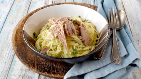 Aglio e Olio with Tuna might sound simple, but it's anything but!  The complex flavors of the tuna with the olive oil and garlic makes for quick and easy meal that taste amazing. #temptingyourtaste #tonninobloggerchallenge