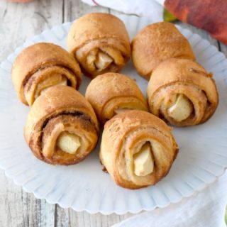 With four ingredients, these Easy Apple Buns are a quick treat your family will love!  Made with in season fall apples, they're deliciously sweet and perfect for tailgating. #OurFamilyTable
