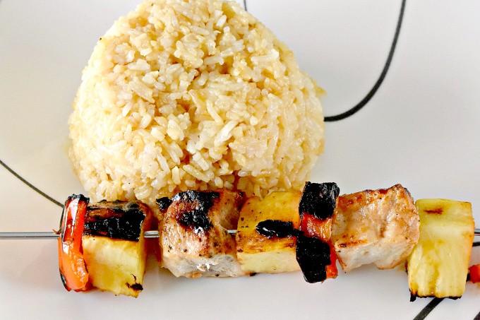 Hawaiian Pork Kabobs has farm fresh pork, pineapple, and peppers. It’s tri-fecta of P ingredients! They’re also completely delicious, quick, and on the table in under 30.