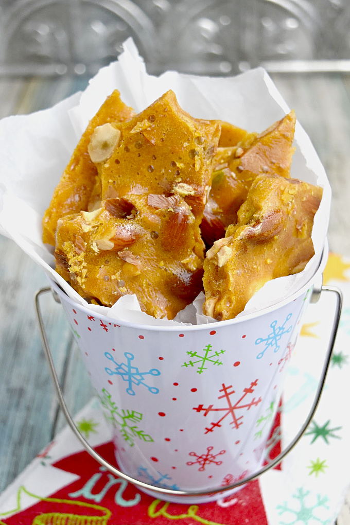 With just a handful of ingredients and a few minutes in the microwave, this Easy Nut Brittle is a last minute time saver for surprise guests or gifts. #ChristmasSweetsWeek