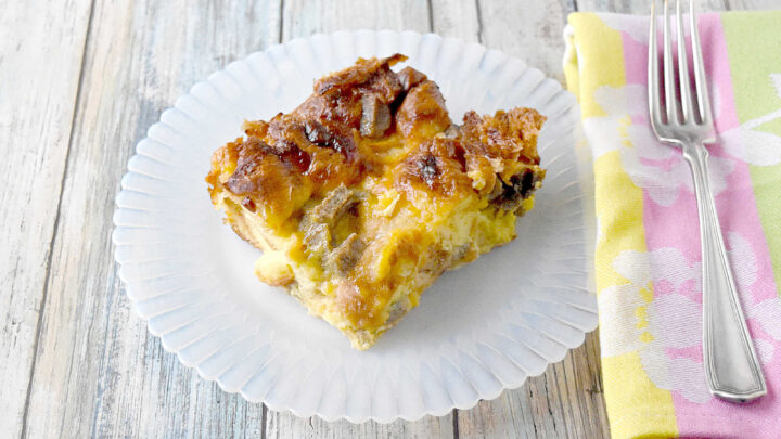 Tired of the same old breakfast routine? Switch it up with our mouth-watering Overnight Croissant Breakfast Casserole. Your taste buds will thank you. #CroissantCasserole #BreakfastCasserole #EasyBreakfastRecipe #BakeAtHome #WeekendBrunchInspo #overnightbreakfast #mealprep #casserolelove #breakfastupgrade #croissantheaven #yum