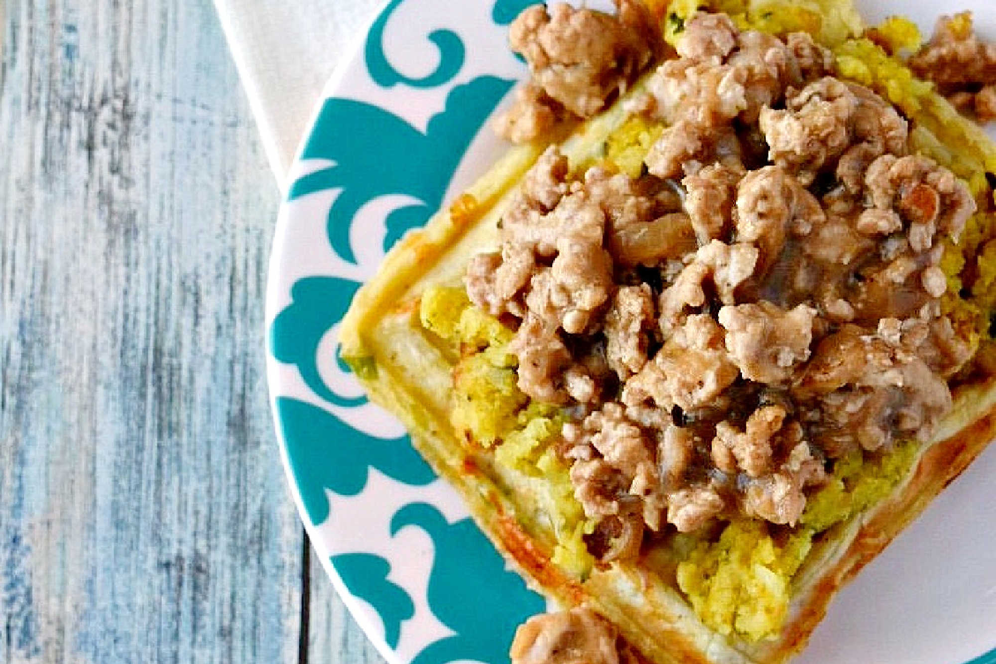 Thanksgiving leftovers? Turn them into a new family favorite with our Thanksgiving Sloppy Joes recipe! Easy, tasty and a great way to use up those leftovers. #NationalSloppyJoeDay #Thanksgiving #SloppyJoes #Leftovers #ThanksgivingSloppyJoes #HolidayEats #ComfortFood #FamilyFeast #FallFlavors
