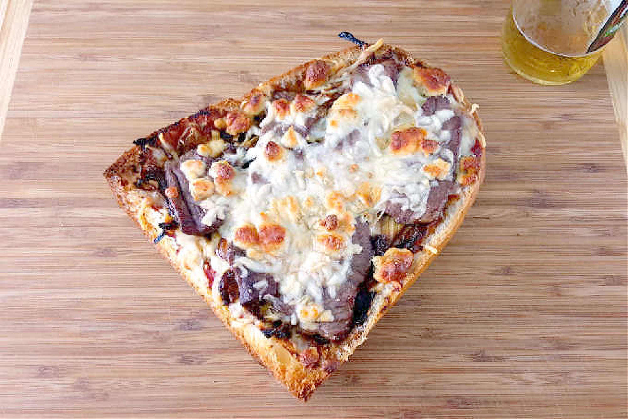 Transform your boring French bread into a gourmet meal with Filet French Bread Pizza! Discover the perfect blend of crispy crust, juicy filet, and gooey cheese in every bite. #filetfrenchbreadpizza #pizzalovers #homemadepizza #easyweeknightmeals #comfortfoodcravings