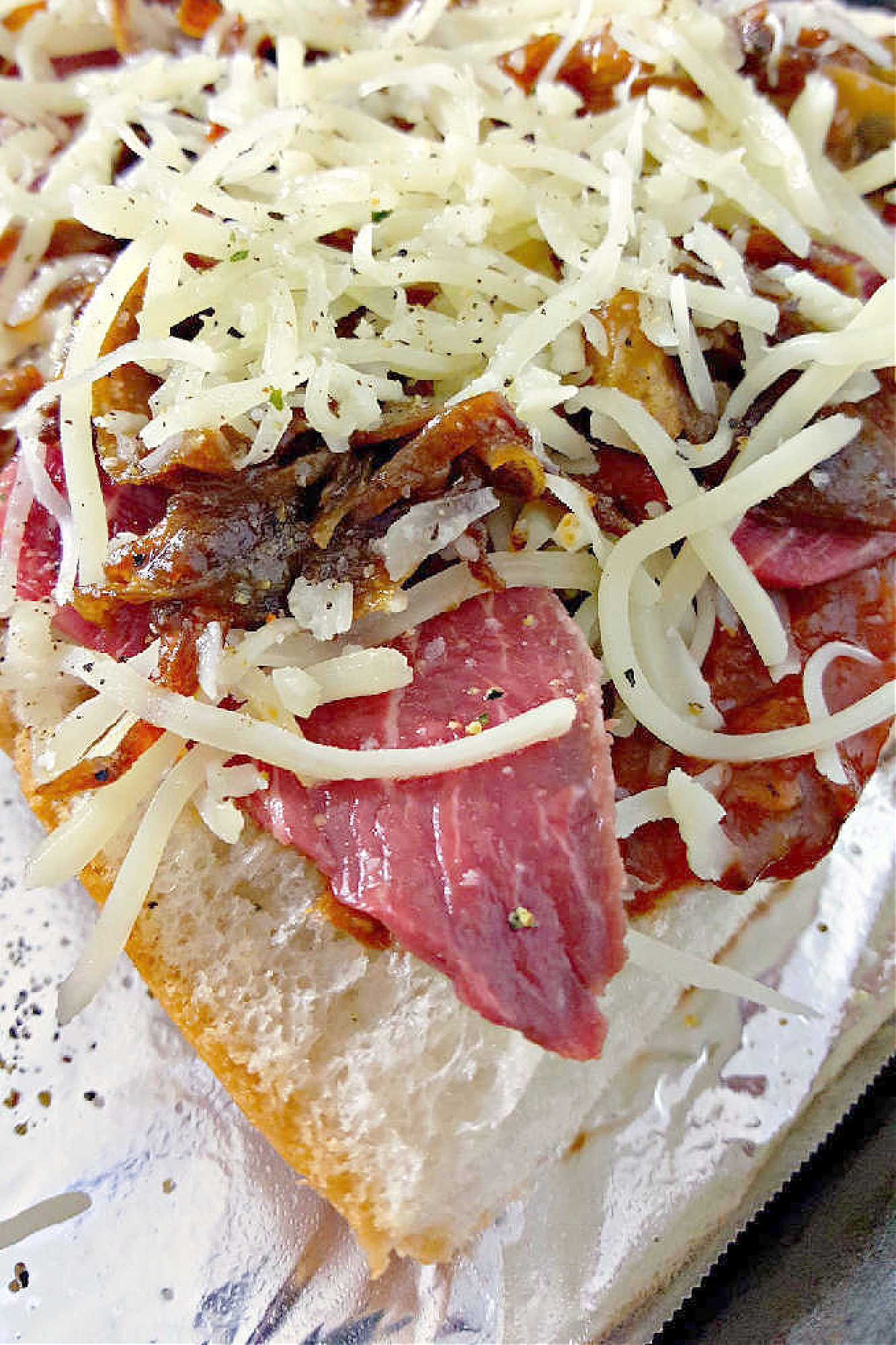 Transform your boring French bread into a gourmet meal with Filet French Bread Pizza! Discover the perfect blend of crispy crust, juicy filet, and gooey cheese in every bite. #filetfrenchbreadpizza #pizzalovers #homemadepizza #easyweeknightmeals #comfortfoodcravings