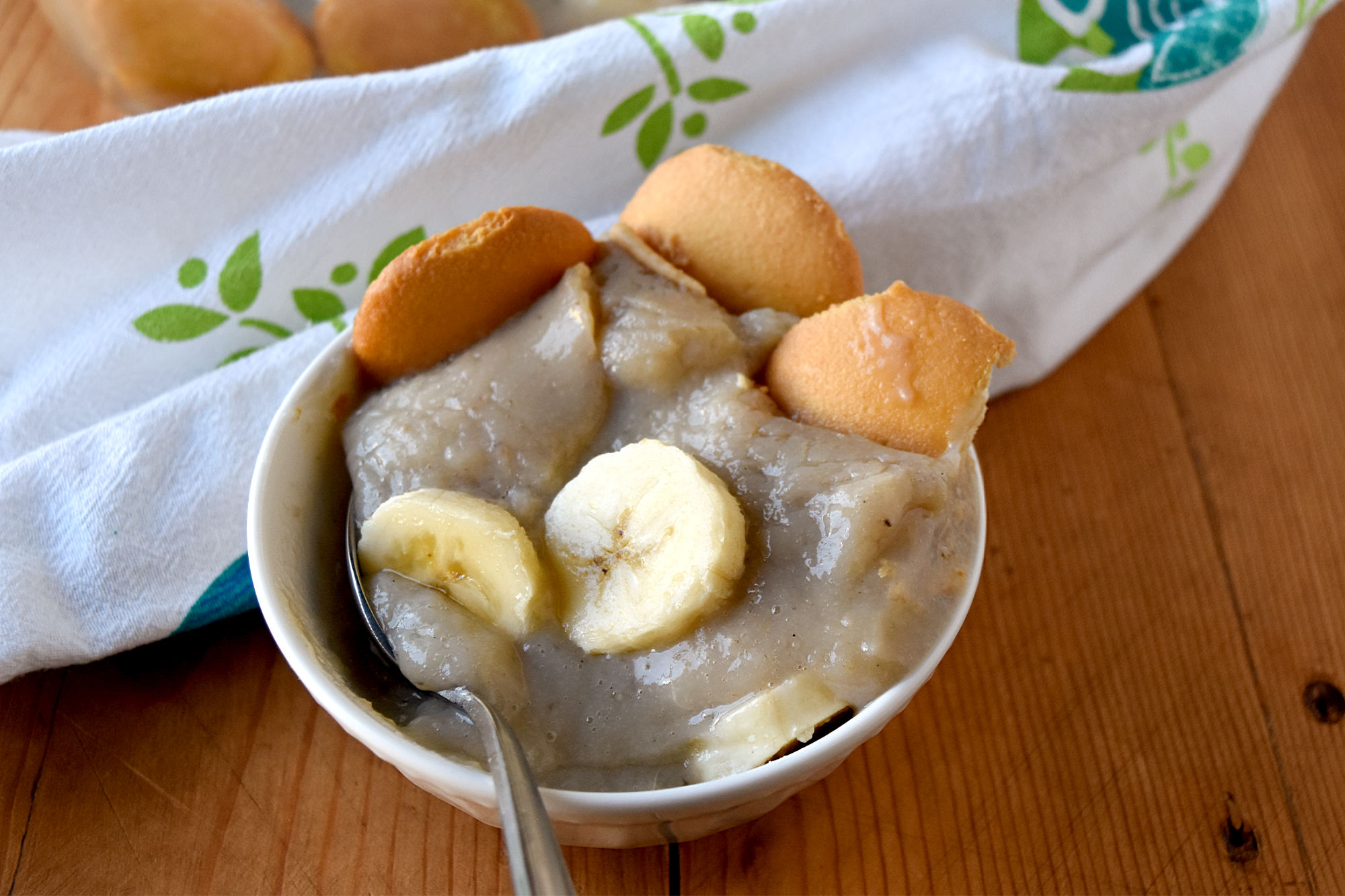 Homemade Banana Pudding has 5 ingredients and is made with ingredients you probably have on hand right now! There’s no need for pudding mix! #DairyMonth