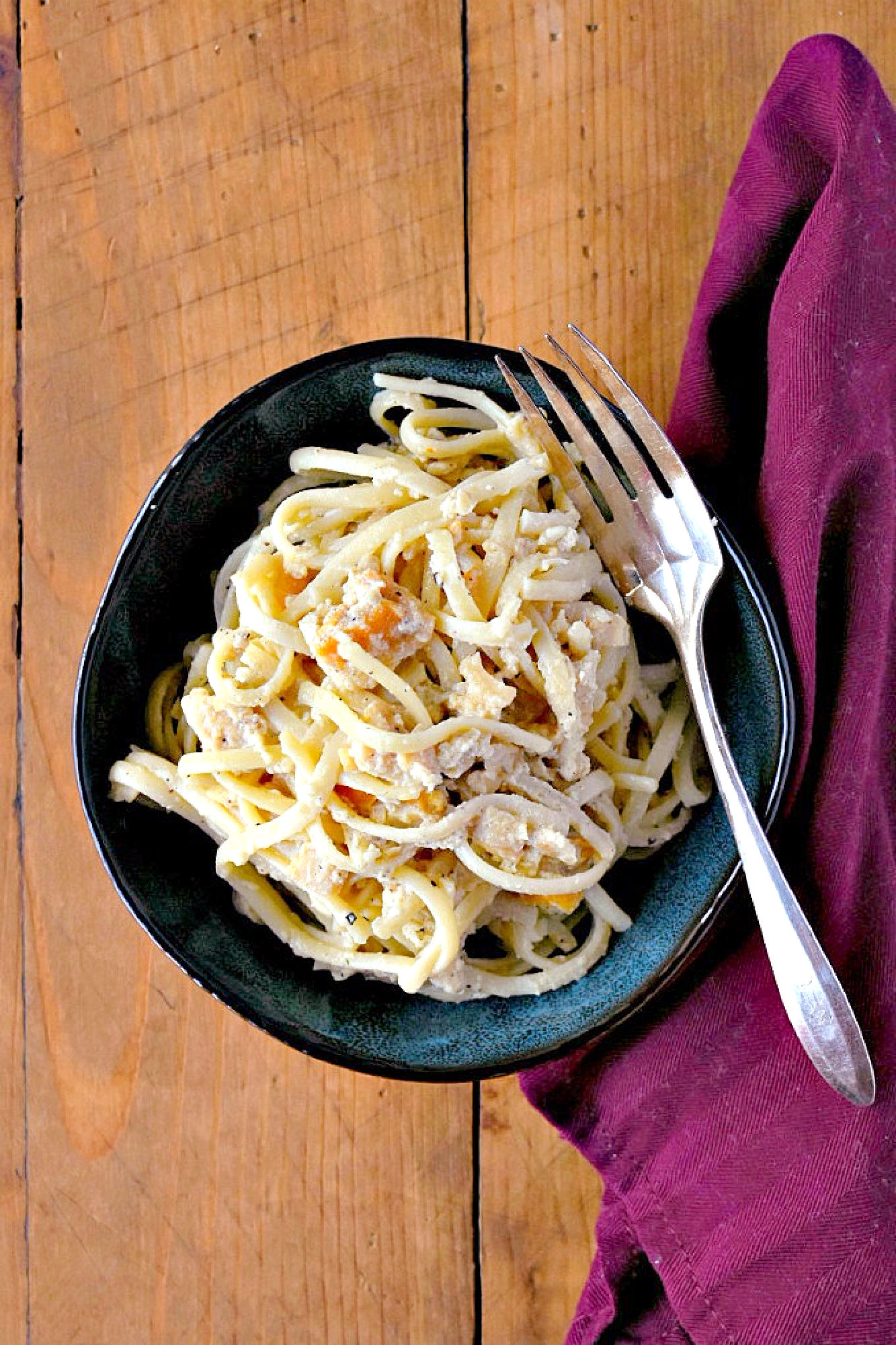Tender, canned Bar Harbor are combined with delicious carbonara sauce in this simple, yet amazingly delicious Linguine with Carbonara Clam Sauce that’s perfect for any night of the week!  #OurFamilyTable #clamlinguine #carbonarasauce #cannedclams #pantryrecipe
