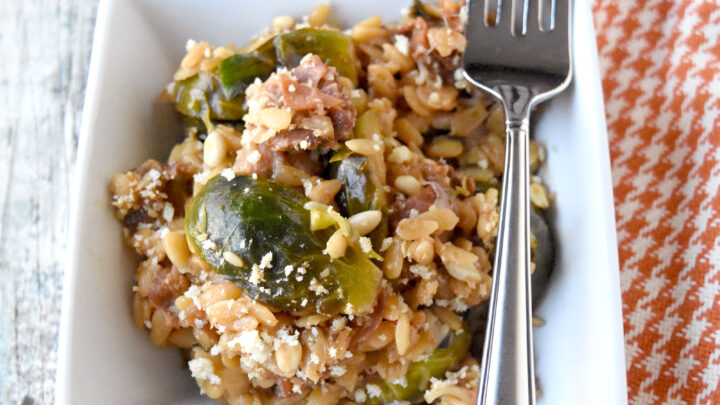 One Pot Brussels Sprouts and Lemon Orzo has smoky pancetta, Brussels sprouts, and orzo with lemon. It’s easily doubled for a large holiday party or family gathering. Or just to have leftovers for lunch! #HolidaySideDishes #Brusselssprouts #orzo #onepotrecipe #sidedish