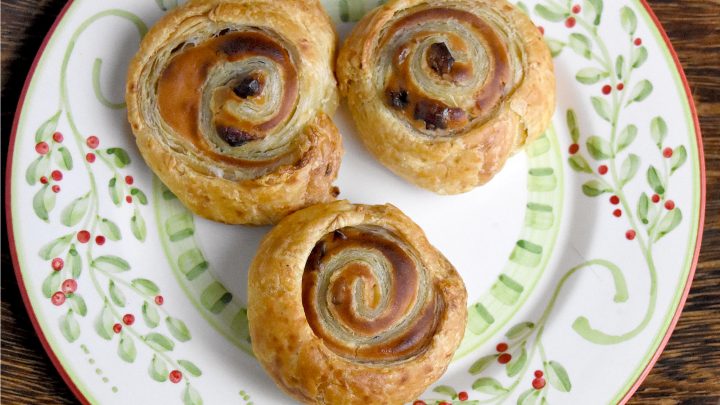 Cranberry Cream Cheese Pinwheels are super simple to make but they taste oh so delicious. With just a few ingredients, and some leftover cranberry sauce, you can have a fun and tasty appetizer. #CranberryWeek #cranberry #puffpastry #cranberrysauce #easyrecipe