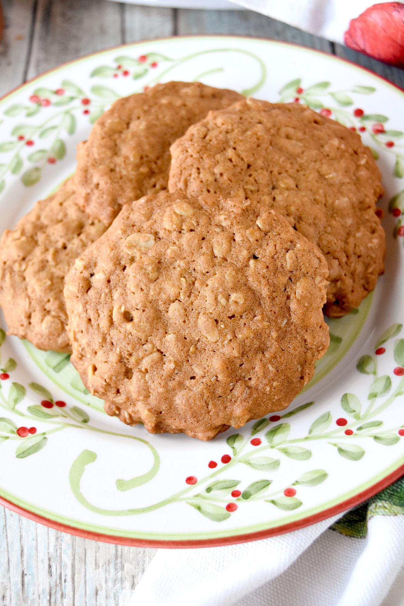 Gingerbread Oatmeal Cookies a combination of two of my favorite cookies! Gingerbread and oatmeal! Made with homemade gingerbread spice, they’re packed with seasonal spices and delicious oats. #ChristmasCookies #gingerbreadspice #gingerbreadcookies #oatmealcookies #homemadespices