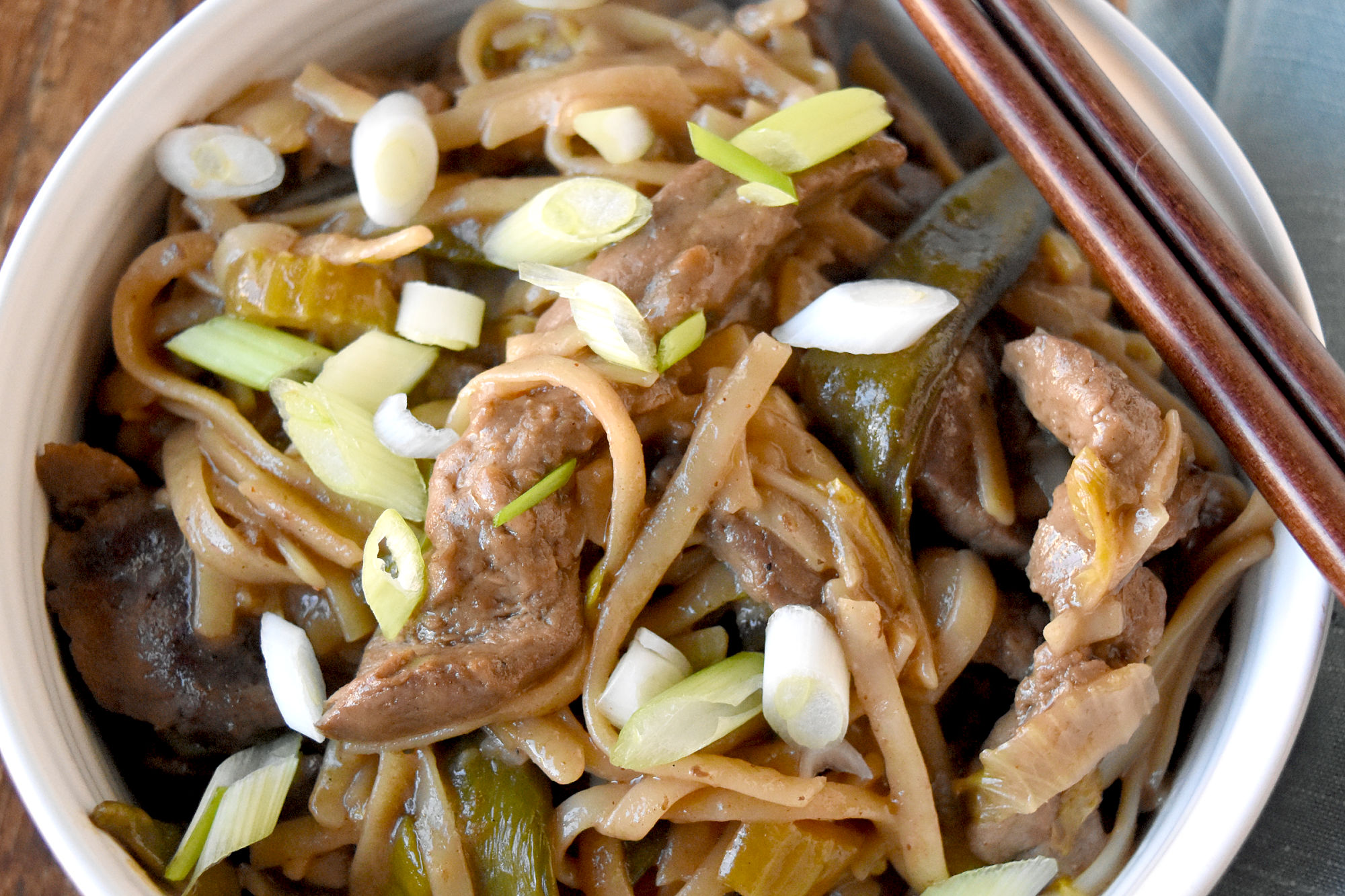 Korean BBQ Beef and Cabbage Stir-Fry is packed with sweet and spicy Korean barbecue flavor, crispy vegetables, and delicious rice noodles.  It’s gluten free and totally delicious. #kevinsrecipechallenge #KoreanBBQBeef #glutenfree