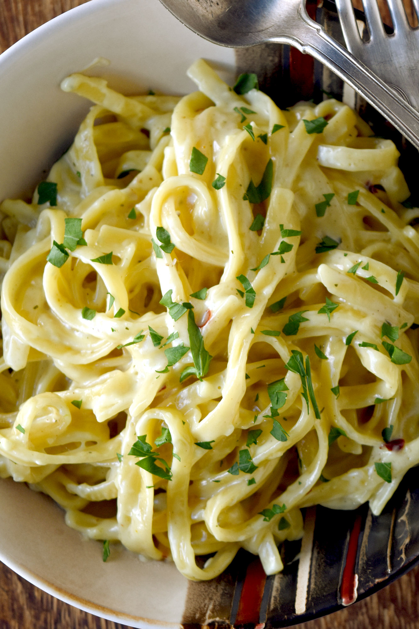 One Pot Creamy Garlic Alfredo is super simple, quick, and tastes amazing. It comes together in under 30 minutes, cooks in one pot, and is a pasta recipe you and your family will love. #OurFamilyTable #onepotmeal #onepotpasta #garlicmonth #garlicpasta #alfredosauce
