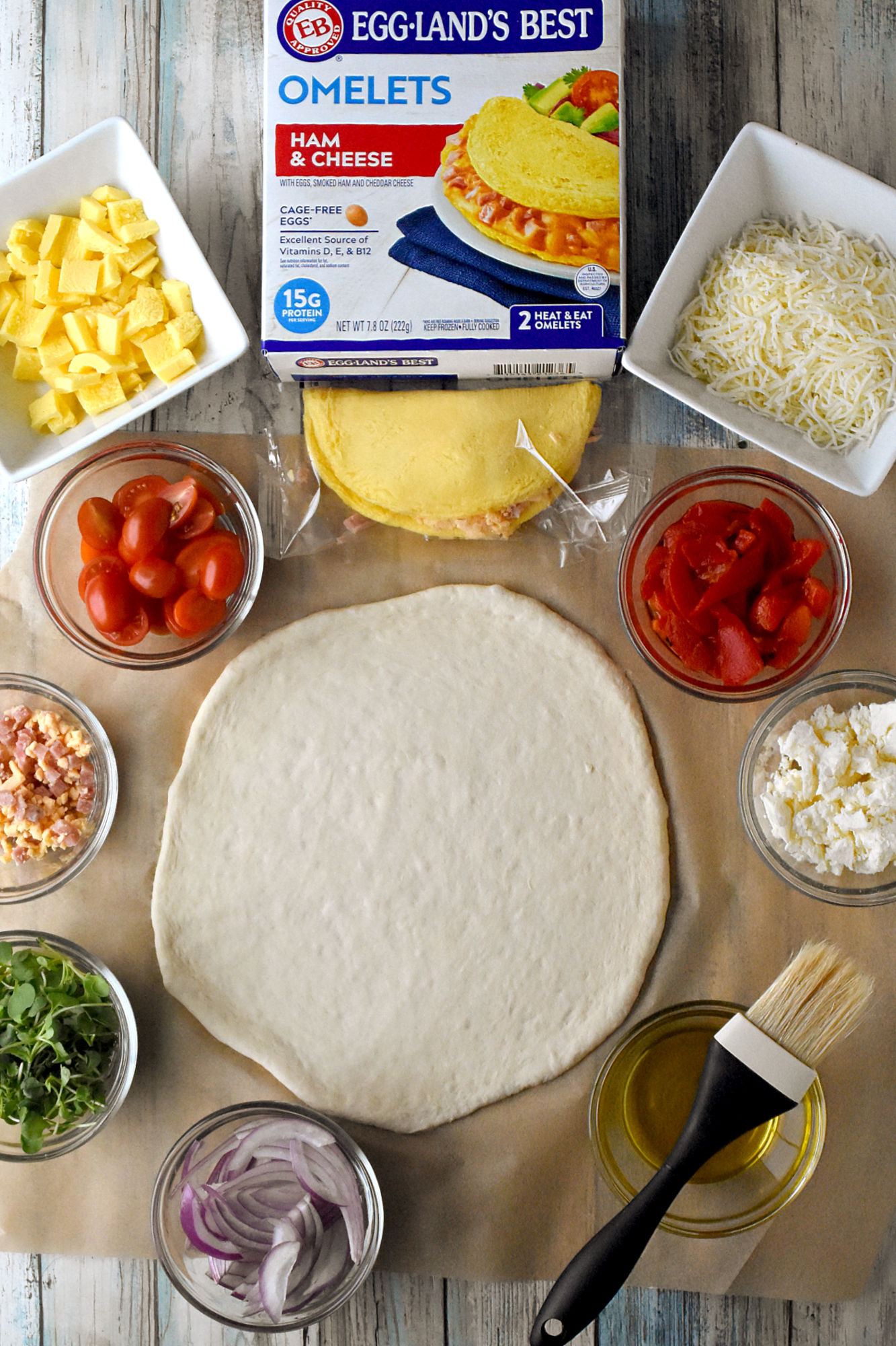 Move over avocado toast, there's a new breakfast trend in town - Mediterranean Breakfast Pizza! Savory, satisfying, and oh so delicious. #breakfasttrend #MediterraneanCuisine #PizzaForBreakfast #pizzaforbreakfast #MediterraneanEats #breakfastofchampions
