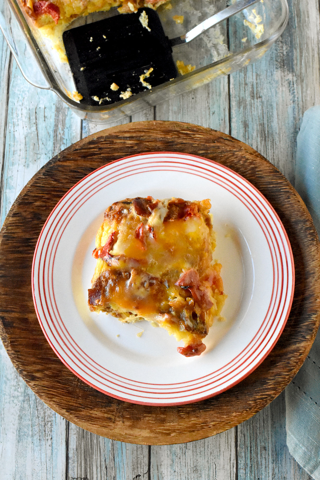 Turn your brunch game up a notch with this Easy Bacon Hashbrown Casserole. Trust us, your taste buds will thank you.  #BaconLoversDelight #BreakfastCasseroleGoals #EasyBreakfastRecipes #HashbrownHeaven #ComfortFoodCravings
