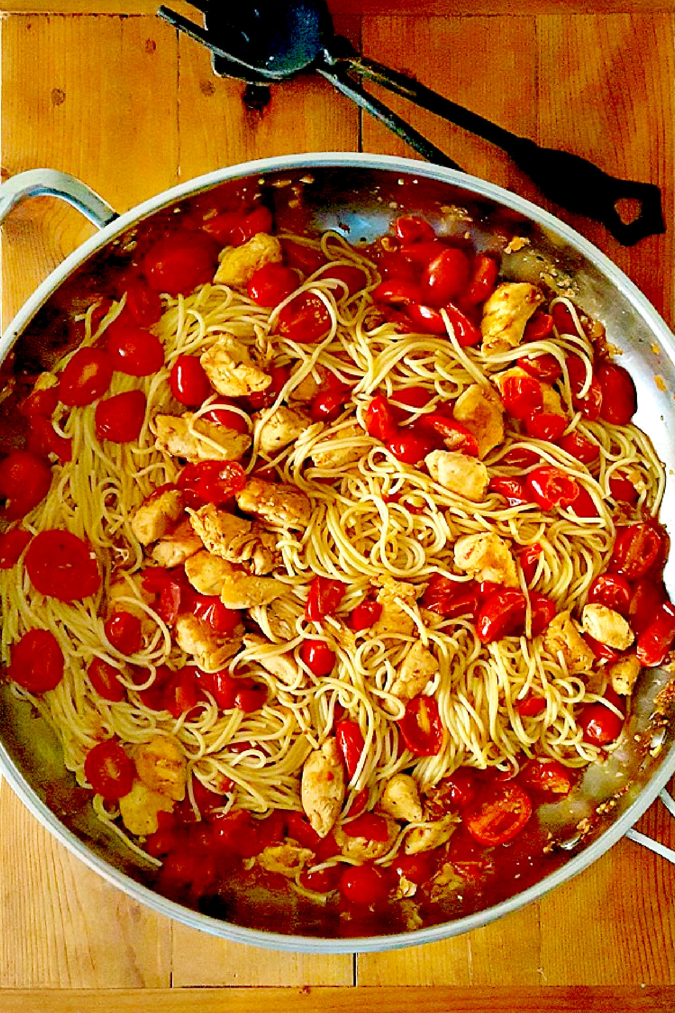 Impress your dinner guests with this deceptively simple Blistered Tomato Pasta with Chicken. The blistered tomatoes add a burst of flavor to the tender chicken and al dente pasta. #inseason #freshtomatoes #tomatopasta #chickenrecipe #chickenandpasta #PastaLoversDelight #FoodieFaves #HealthyEats #TomatoObsessed
