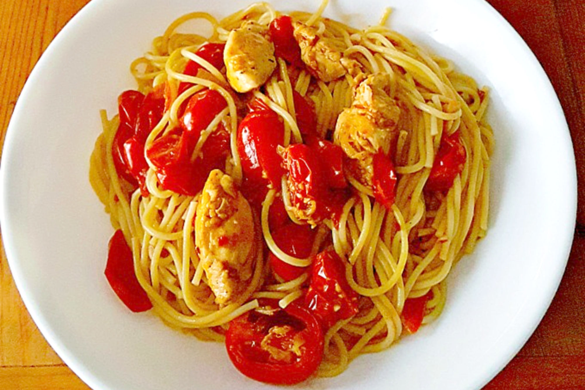 Impress your dinner guests with this deceptively simple Blistered Tomato Pasta with Chicken. The blistered tomatoes add a burst of flavor to the tender chicken and al dente pasta. #inseason #freshtomatoes #tomatopasta #chickenrecipe #chickenandpasta #PastaLoversDelight #FoodieFaves #HealthyEats #TomatoObsessed
