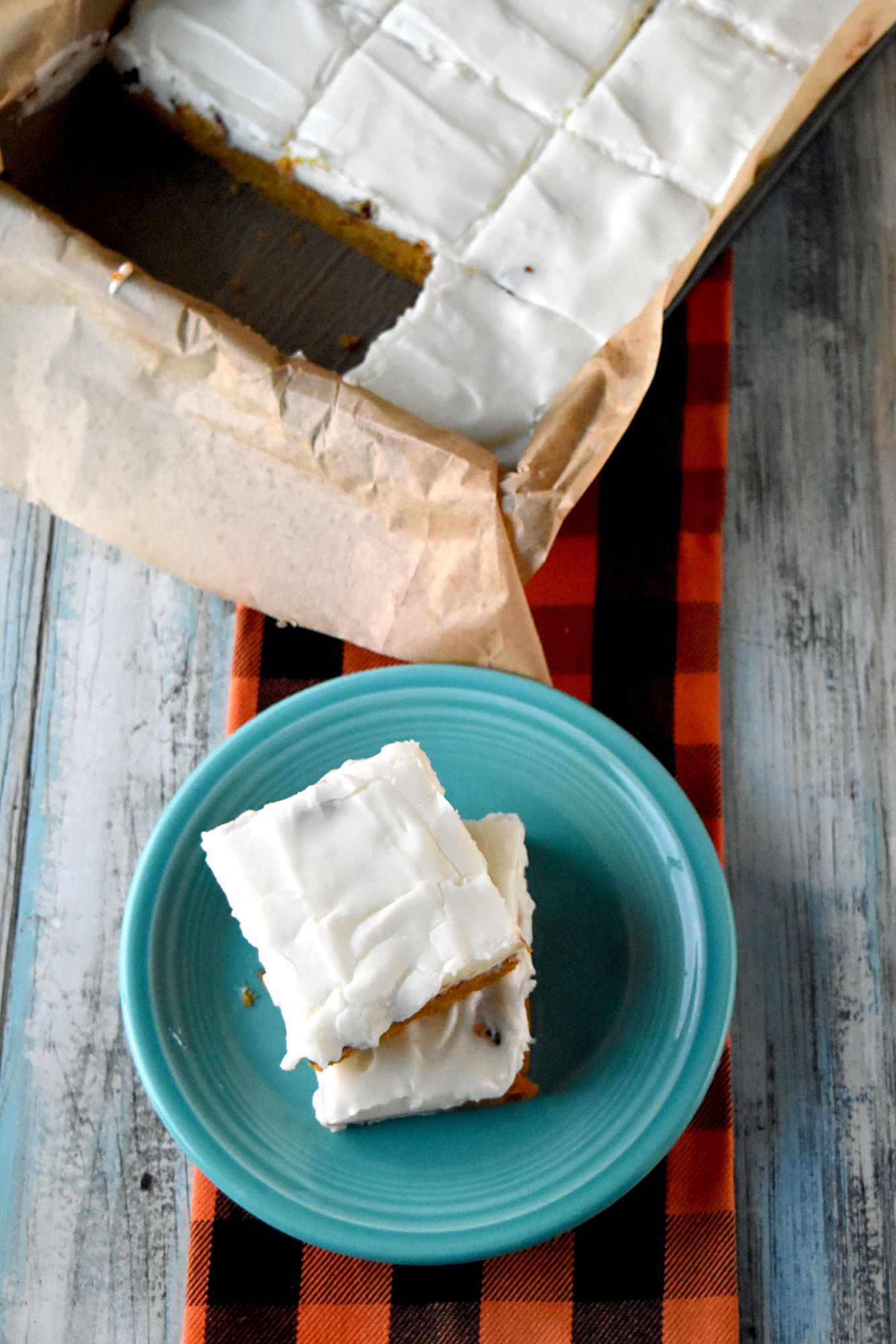Who said pumpkin spice was just for lattes? These Pumpkin Spice Blondies are the perfect fall dessert 🎃 #HalloweenTreats #PumpkinSpiceLove #BakingWithPumpkinSpice #BlondiesOfInstagram #FallBakingDelights #HalloweenTreatsWeek #BlondieRecipe
