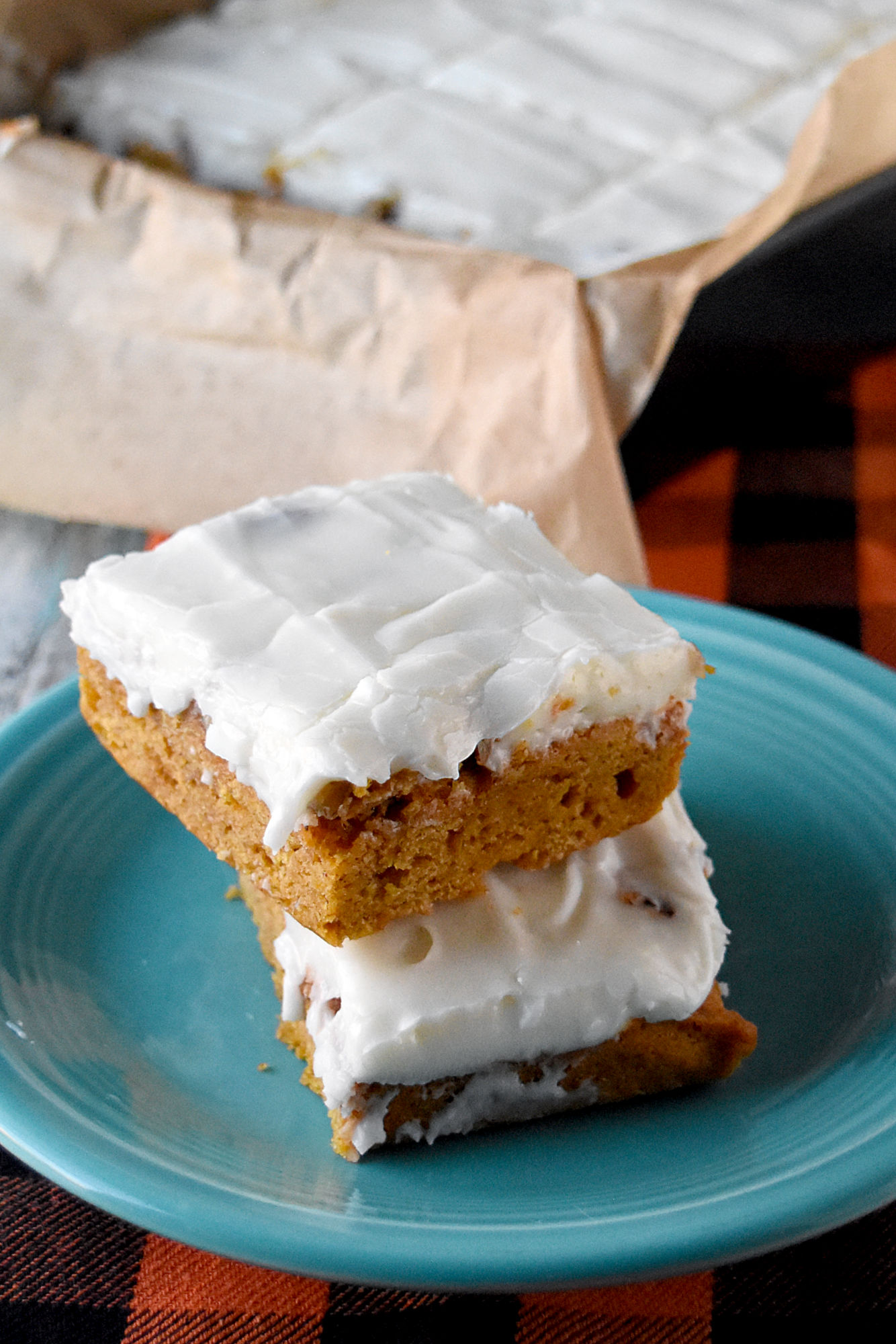 Who said pumpkin spice was just for lattes? These Pumpkin Spice Blondies are the perfect fall dessert 🎃 #HalloweenTreats #PumpkinSpiceLove #BakingWithPumpkinSpice #BlondiesOfInstagram #FallBakingDelights #HalloweenTreatsWeek #BlondieRecipe
