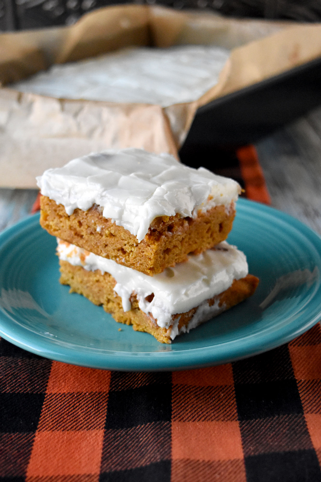 Who said pumpkin spice was just for lattes? These Pumpkin Spice Blondies are the perfect fall dessert 🎃 #HalloweenTreats #PumpkinSpiceLove #BakingWithPumpkinSpice #BlondiesOfInstagram #FallBakingDelights #HalloweenTreatsWeek #BlondieRecipe
