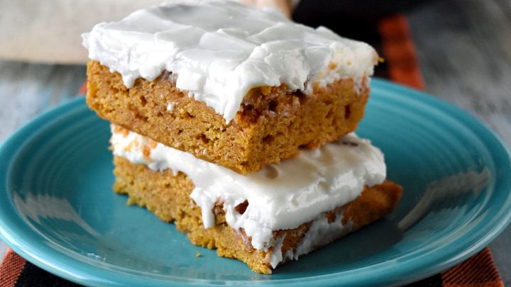 Who said pumpkin spice was just for lattes? These Pumpkin Spice Blondies are the perfect fall dessert 🎃 #HalloweenTreats #PumpkinSpiceLove #BakingWithPumpkinSpice #BlondiesOfInstagram #FallBakingDelights #HalloweenTreatsWeek #BlondieRecipe