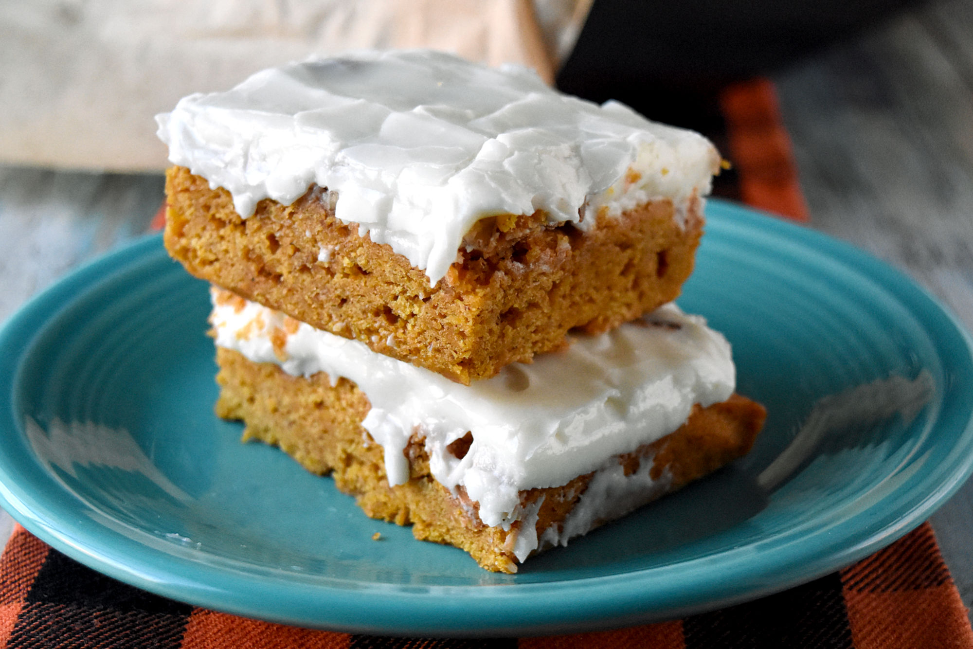 Who said pumpkin spice was just for lattes? These Pumpkin Spice Blondies are the perfect fall dessert 🎃 #HalloweenTreats #PumpkinSpiceLove #BakingWithPumpkinSpice #BlondiesOfInstagram #FallBakingDelights #HalloweenTreatsWeek #BlondieRecipe
