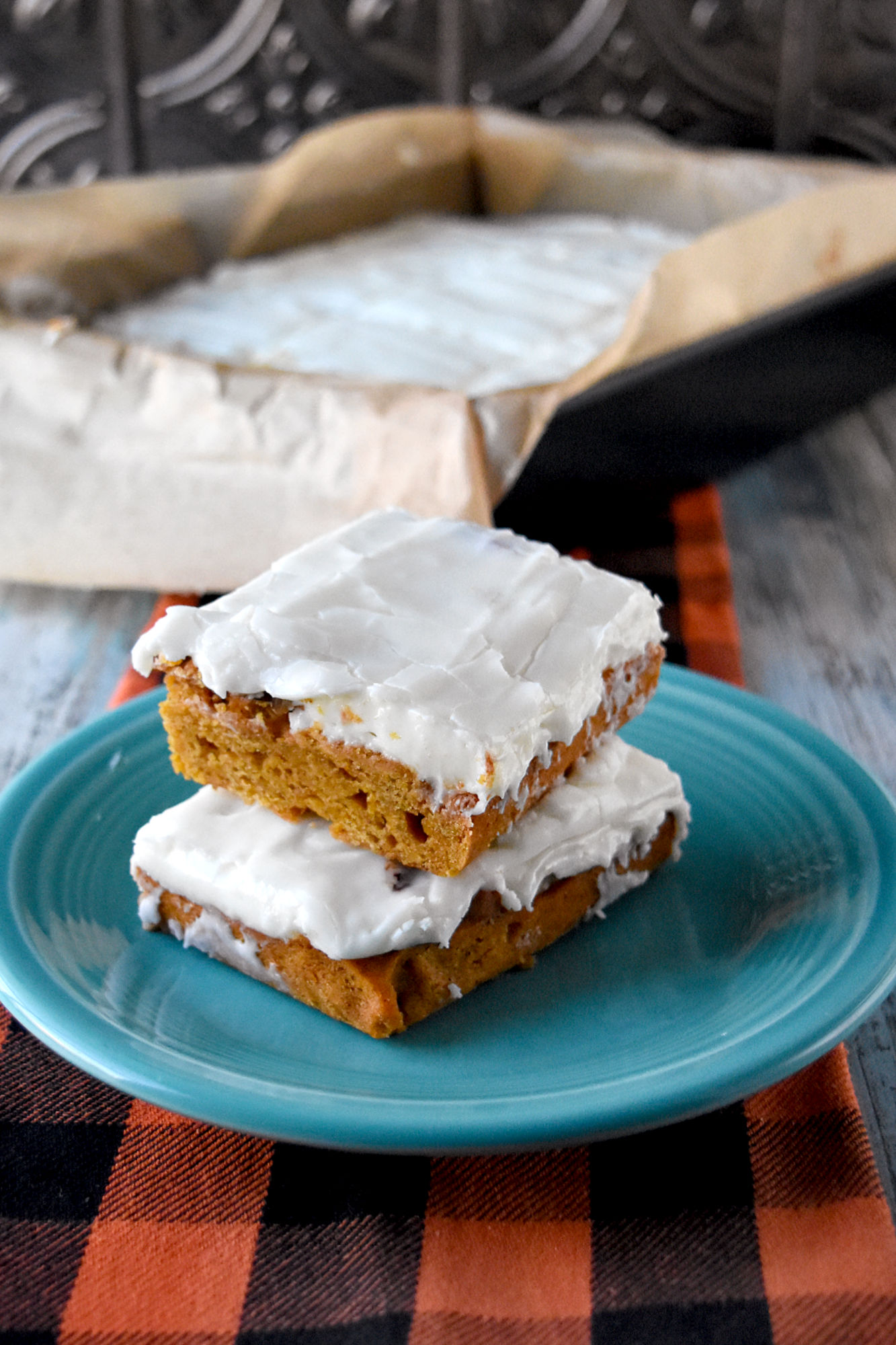 Who said pumpkin spice was just for lattes? These Pumpkin Spice Blondies are the perfect fall dessert 🎃 #HalloweenTreats #PumpkinSpiceLove #BakingWithPumpkinSpice #BlondiesOfInstagram #FallBakingDelights #HalloweenTreatsWeek #BlondieRecipe
