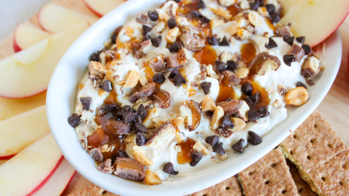 Whether it’s game night with friends or a cozy family gathering, this Caramel Twix Dessert Dip is sure to impress.