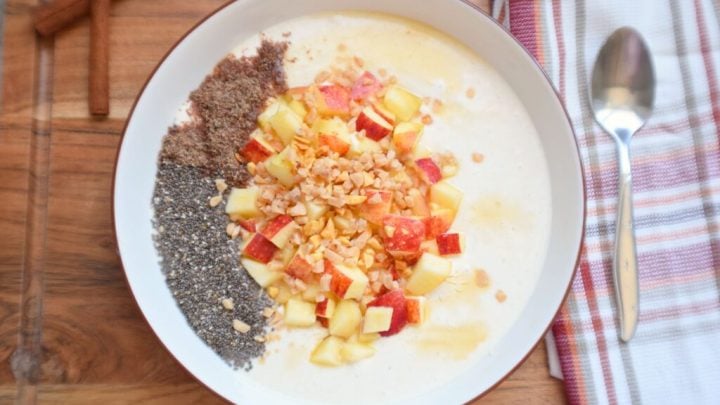 This flavorful autumn-inspired protein smoothie bowl is craveworthy, but packed with protein and very satisfying. A Spiced Maple Toffee Apple Protein Smoothie bowl is a perfect pick-me-up any time of the day!