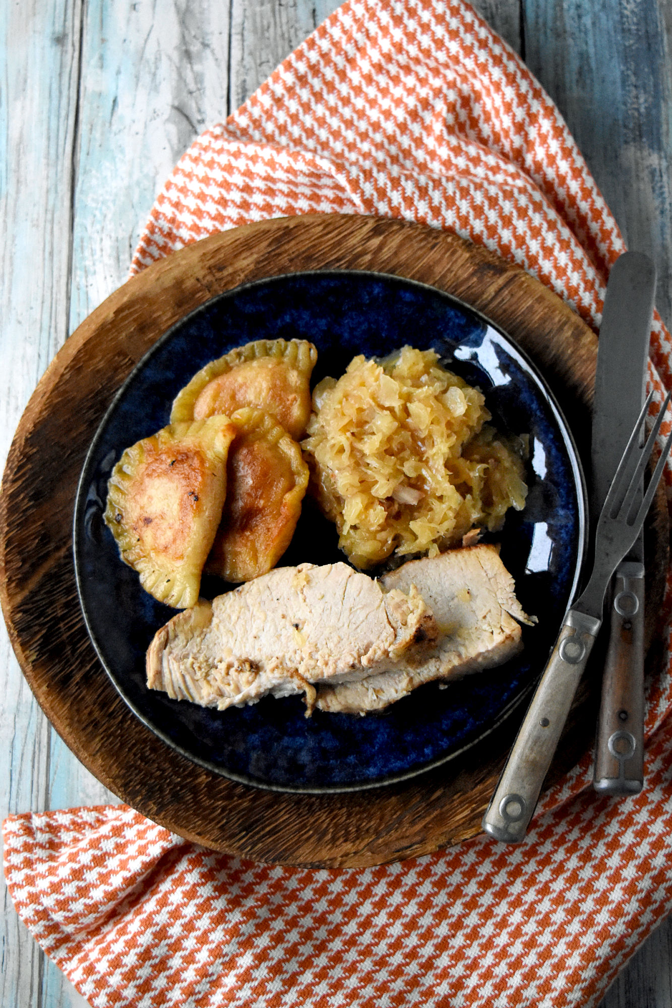 Cider Braised Pork Roast is tender with a perfect blend of sweet and savory. It's tender, juicy, bursting with flavor, and guaranteed to be a hit with the whole family. #CiderBraisedPork #PorkRoastPerfection #FarmToTableFoodie #PorkLoversUnite #SavoryAutumnEats