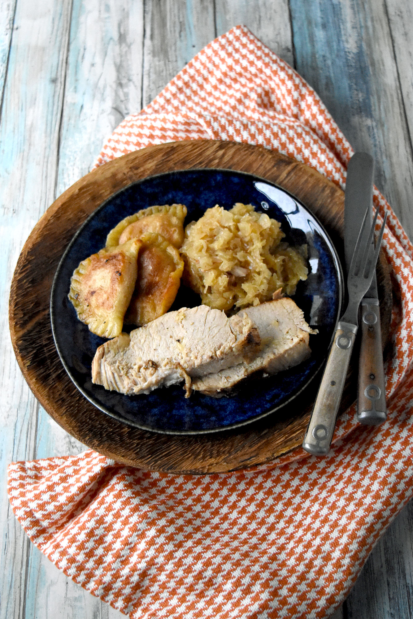 Cider Braised Pork Roast is tender with a perfect blend of sweet and savory. It's tender, juicy, bursting with flavor, and guaranteed to be a hit with the whole family. #CiderBraisedPork #PorkRoastPerfection #FarmToTableFoodie #PorkLoversUnite #SavoryAutumnEats