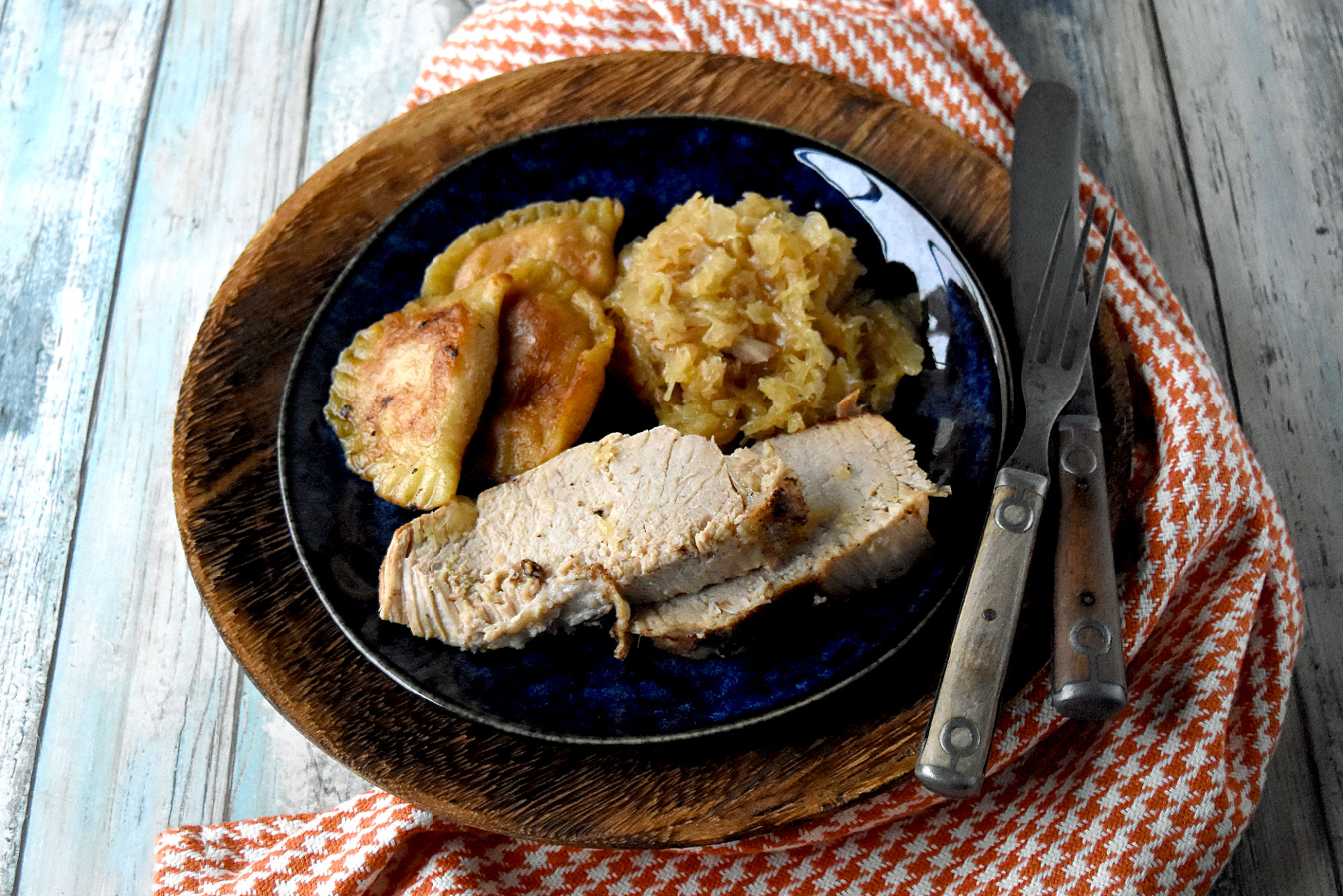 Cider Braised Pork Roast is tender with a perfect blend of sweet and savory. It's tender, juicy, bursting with flavor, and guaranteed to be a hit with the whole family. #CiderBraisedPork #PorkRoastPerfection #FarmToTableFoodie #PorkLoversUnite #SavoryAutumnEats