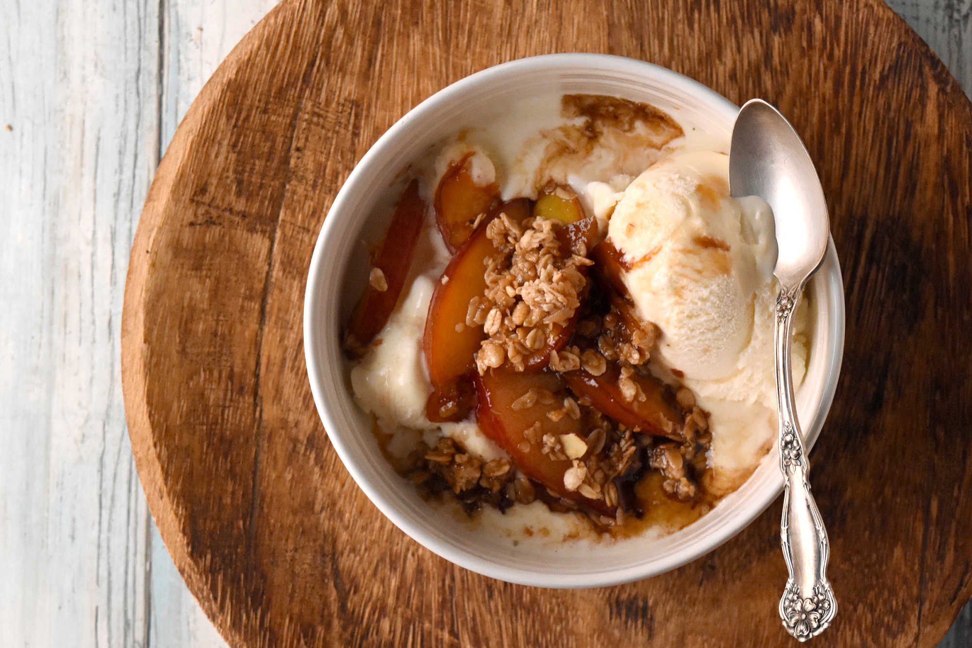Indulge in the perfect blend of sweet and spicy with this Easy Skillet Ginger Peach Crisp 🔥🍑 Perfect for a cozy night in or impressing your friends at a tailgate party. #SkilletSweets #PeachPerfection #SimpleDessert #SummerCrisp #InstaPeachyTreat #PeachObsessed #CrispyCrumbles #DeliciousAndEasy #peachcrisp #skilletdessert #gingertreats