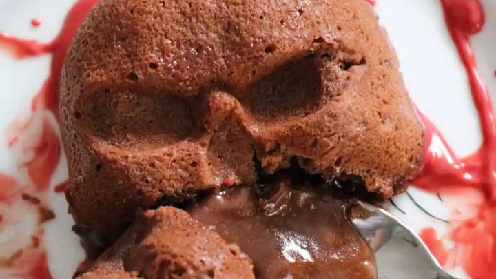Why have regular round molten lava cakes when you can have skull lava cakes? Normally the inside is what counts but I think the outside does too in this scenario.