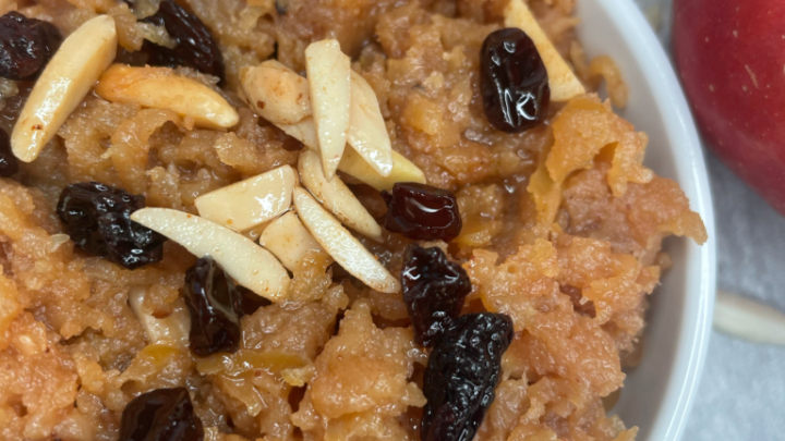 Have you wondered about a healthy dessert that you would want to serve over and over again to your family? Then this simple and nutritious apple date sugar halwa is the ideal one!