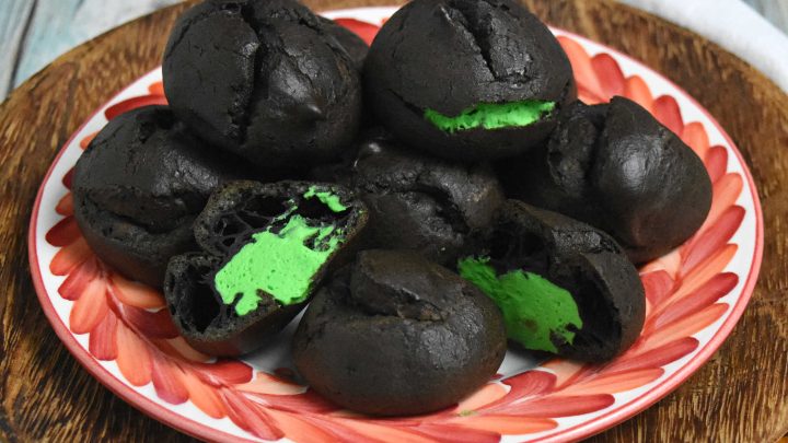 Mirror, Mirror on the wall, which cream puff is the fairest of them all? Definitely the one with Poison Apple and Pistachio Cream! Snow White's got nothing on this! #dessertlovers #creamfilled #pastryart #pistachiopower #sweettemptations #PuffChallenge #BiteTheApple #CreamPuffLove #PistachioMagic